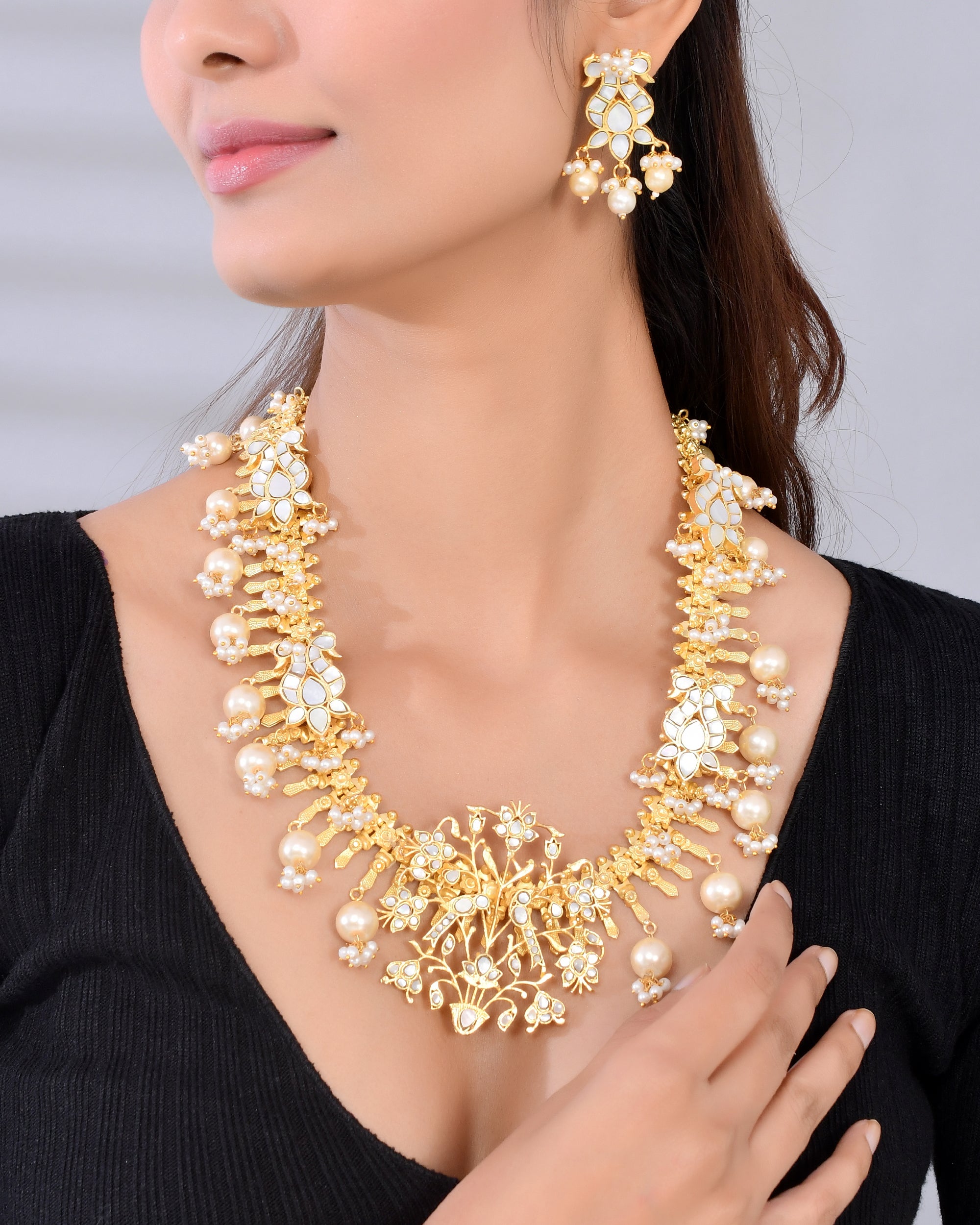 BEGUM JAHA NECKLACE
